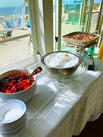 By the Sea Guests Bed & Breakfast & Suites