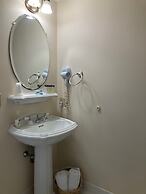 By the Sea Guests Bed & Breakfast & Suites