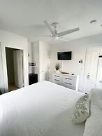 By the Sea Guests Bed & Breakfast & Suites