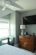 By the Sea Guests Bed & Breakfast & Suites