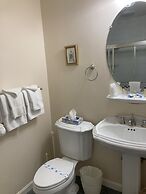 By the Sea Guests Bed & Breakfast & Suites