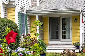 By the Sea Guests Bed & Breakfast & Suites