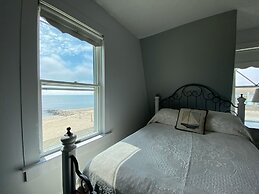 By the Sea Guests Bed & Breakfast & Suites