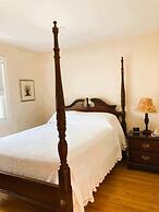 By the Sea Guests Bed & Breakfast & Suites