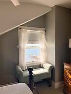 By the Sea Guests Bed & Breakfast & Suites