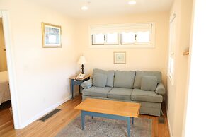 By the Sea Guests Bed & Breakfast & Suites