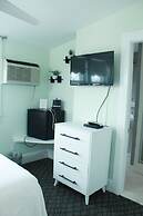 By the Sea Guests Bed & Breakfast & Suites