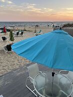 By the Sea Guests Bed & Breakfast & Suites