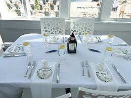 By the Sea Guests Bed & Breakfast & Suites