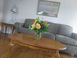 By the Sea Guests Bed & Breakfast & Suites