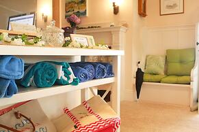 By the Sea Guests Bed & Breakfast & Suites