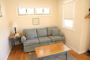 By the Sea Guests Bed & Breakfast & Suites