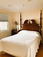 By the Sea Guests Bed & Breakfast & Suites
