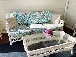 By the Sea Guests Bed & Breakfast & Suites