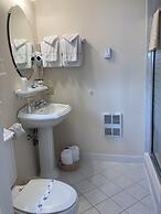 By the Sea Guests Bed & Breakfast & Suites