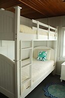 By the Sea Guests Bed & Breakfast & Suites