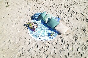 By the Sea Guests Bed & Breakfast & Suites