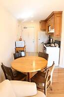 By the Sea Guests Bed & Breakfast & Suites