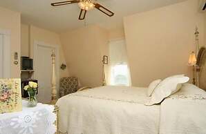 By the Sea Guests Bed & Breakfast & Suites