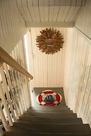 By the Sea Guests Bed & Breakfast & Suites