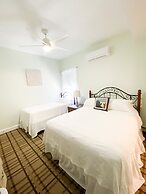 By the Sea Guests Bed & Breakfast & Suites