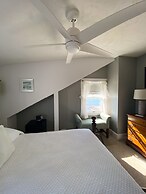 By the Sea Guests Bed & Breakfast & Suites