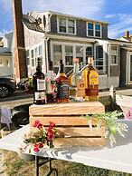 By the Sea Guests Bed & Breakfast & Suites