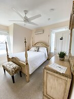 By the Sea Guests Bed & Breakfast & Suites