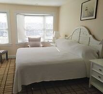 By the Sea Guests Bed & Breakfast & Suites