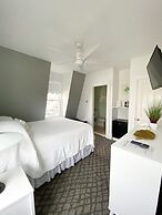 By the Sea Guests Bed & Breakfast & Suites