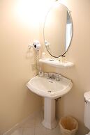 By the Sea Guests Bed & Breakfast & Suites