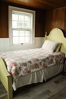 By the Sea Guests Bed & Breakfast & Suites