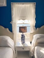 By the Sea Guests Bed & Breakfast & Suites