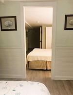 By the Sea Guests Bed & Breakfast & Suites