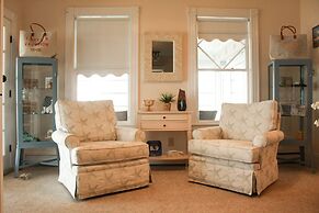 By the Sea Guests Bed & Breakfast & Suites