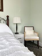 By the Sea Guests Bed & Breakfast & Suites