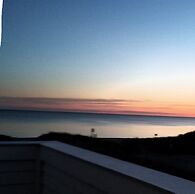 By the Sea Guests Bed & Breakfast & Suites