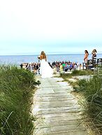 By the Sea Guests Bed & Breakfast & Suites