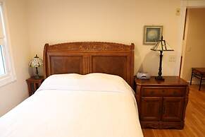 By the Sea Guests Bed & Breakfast & Suites