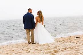 By the Sea Guests Bed & Breakfast & Suites