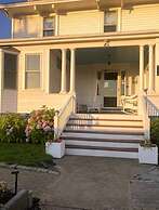 By the Sea Guests Bed & Breakfast & Suites