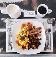 By the Sea Guests Bed & Breakfast & Suites