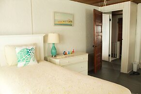 By the Sea Guests Bed & Breakfast & Suites