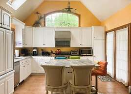 By the Sea Guests Bed & Breakfast & Suites