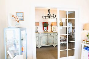 By the Sea Guests Bed & Breakfast & Suites