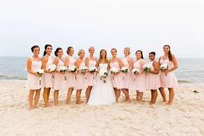 By the Sea Guests Bed & Breakfast & Suites