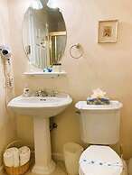 By the Sea Guests Bed & Breakfast & Suites