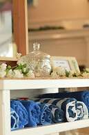 By the Sea Guests Bed & Breakfast & Suites