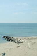 By the Sea Guests Bed & Breakfast & Suites