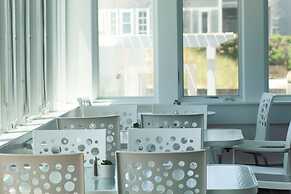 By the Sea Guests Bed & Breakfast & Suites